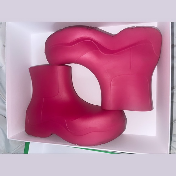 Bottega Boots in Pink (RARE) - Picture 2 of 4